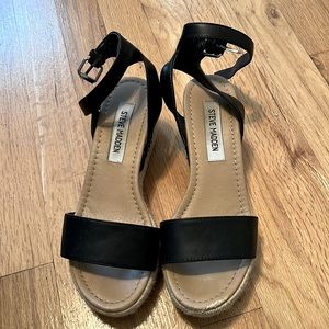 Black wedges